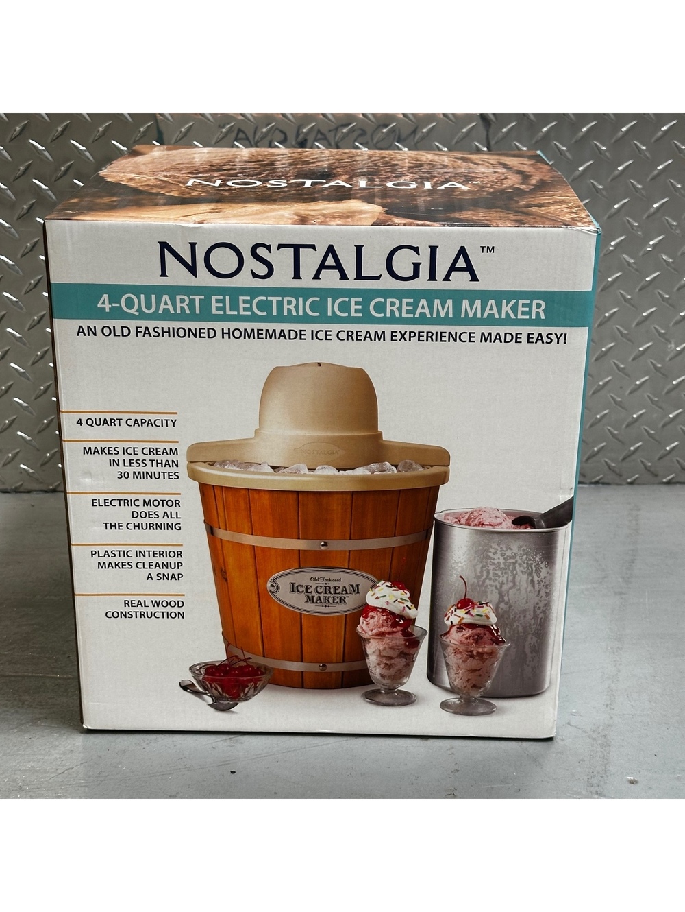 Nostalgia 4-Qt Electric Ice Cream Maker Wood Bucket New